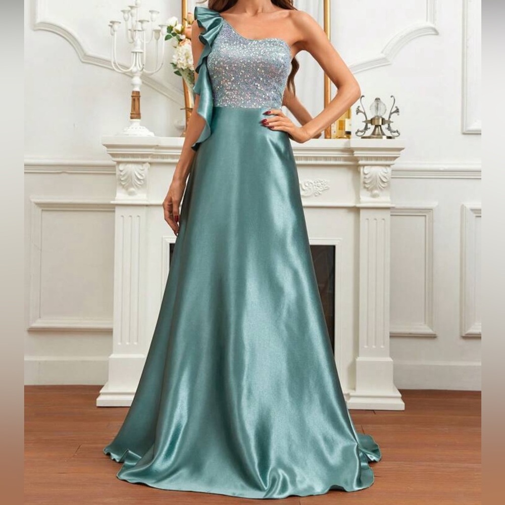 NEW Belle One Shoulder Ruffle Trim Contrast Sequin Formal Dress size small (4)